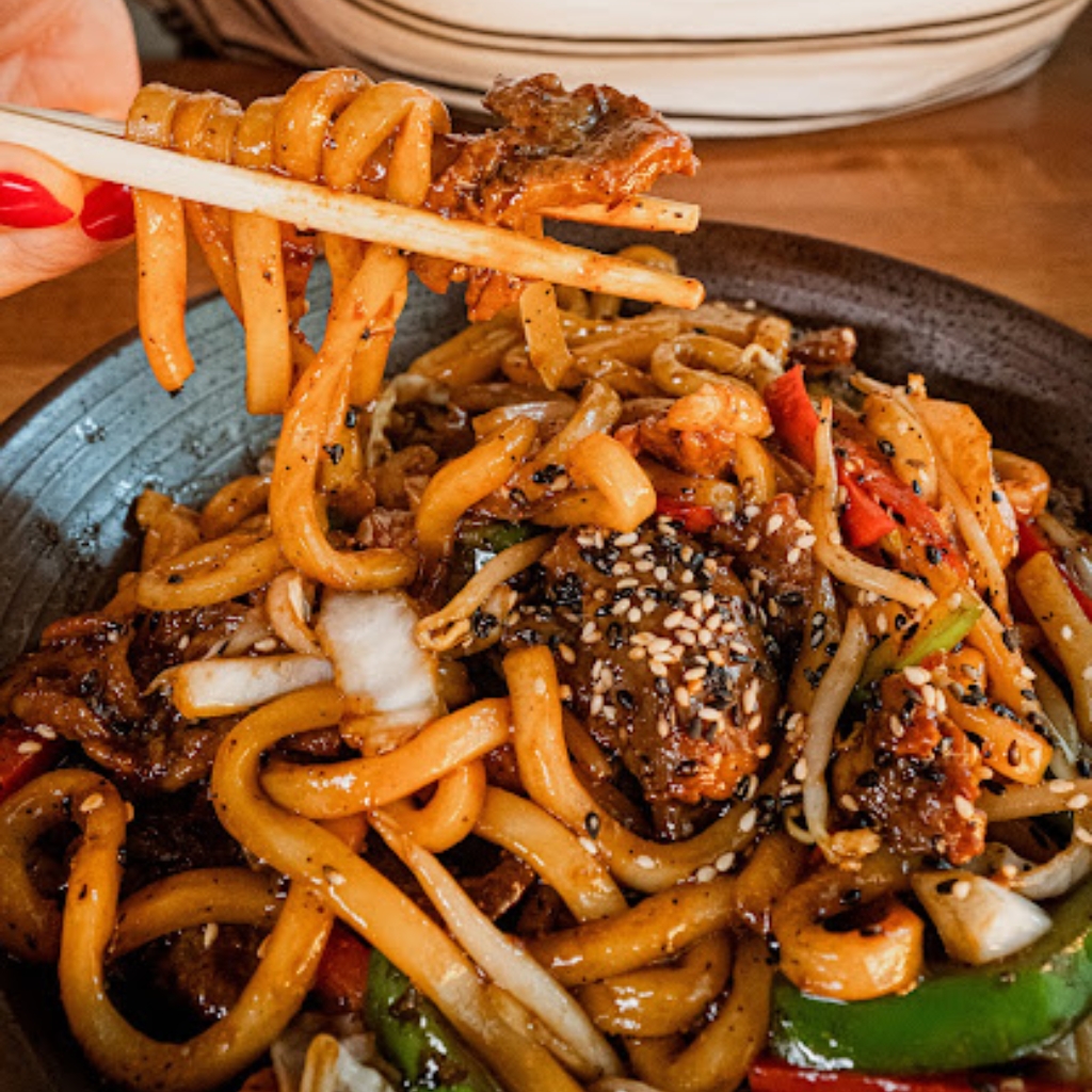 Emparedado de carne y vegetales