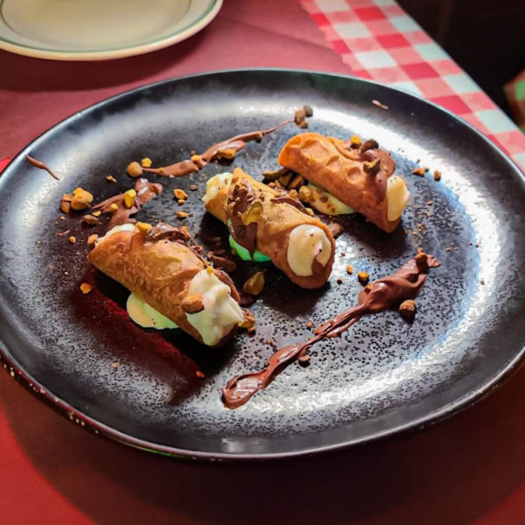 Emparedado de carne y vegetales