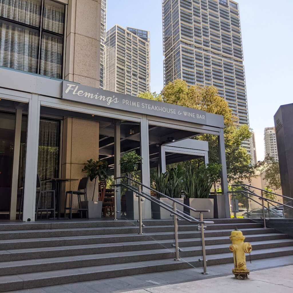 Fleming’s Prime Steakhouse & Wine Bar - Entrada