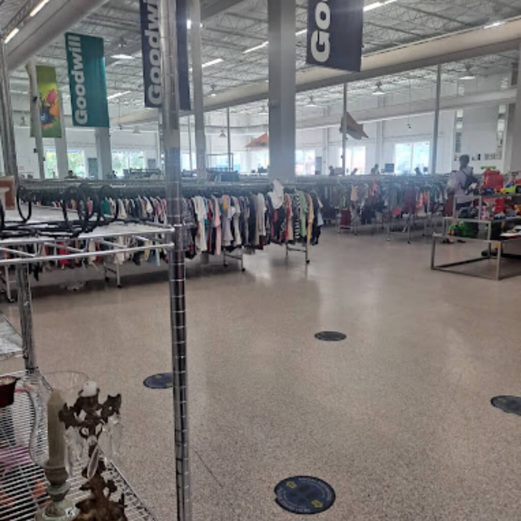 Ropa Goodwill - Allapattah Central