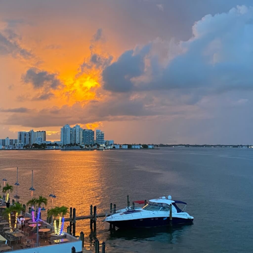 Vista Best Western On The Bay Inn & Marina