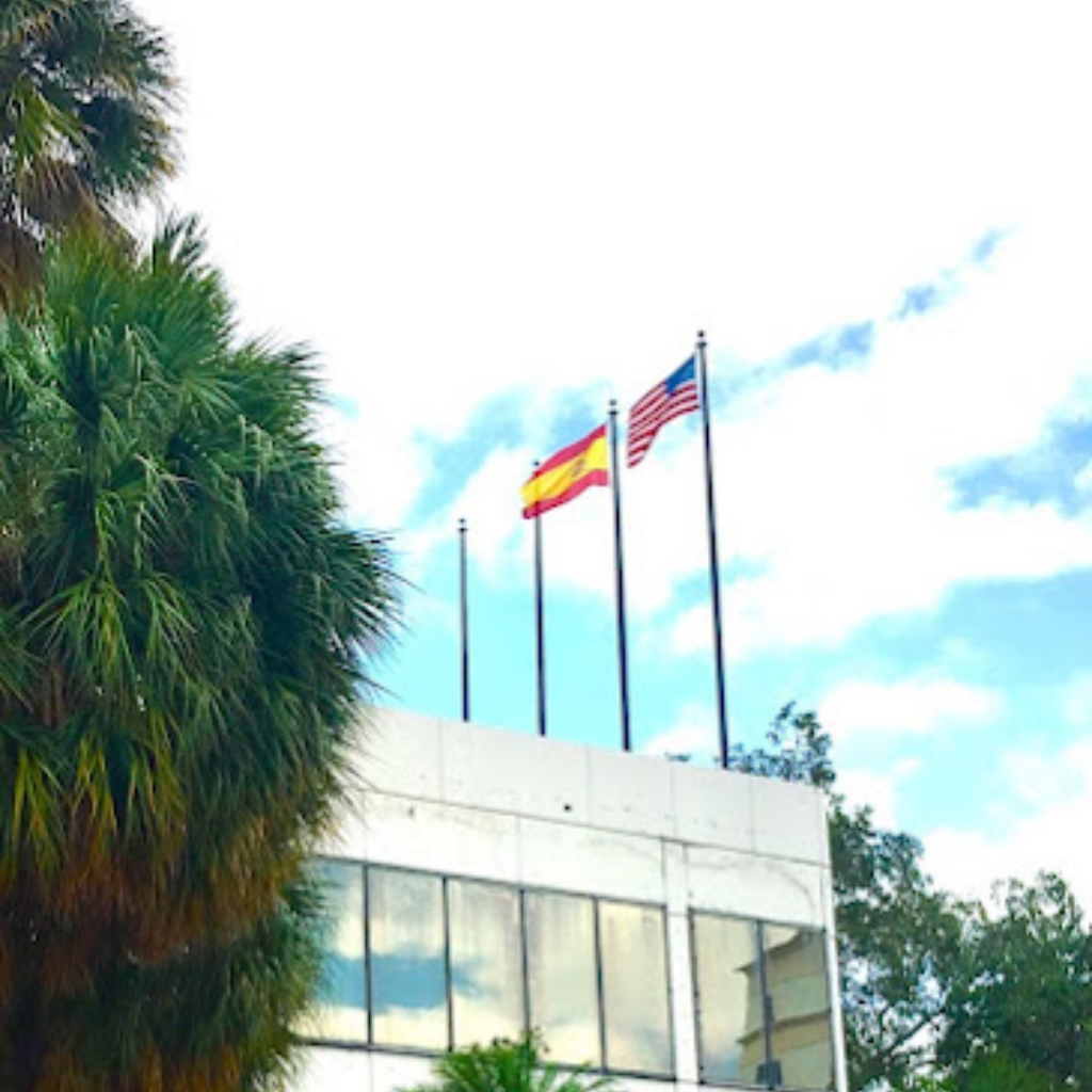 Consulado De Colombia En Miami - Banderas